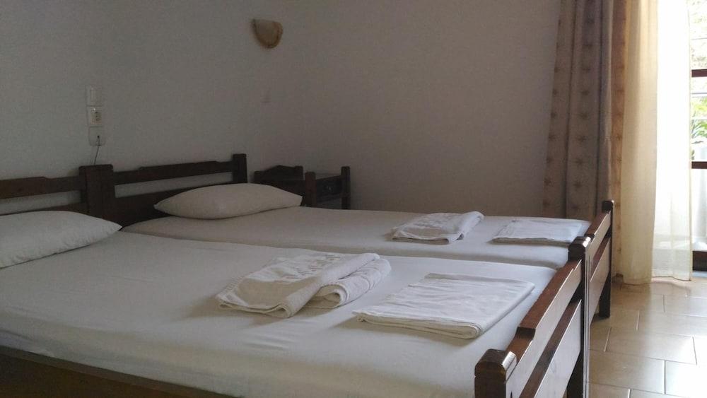 Hotel Aghas Paleochora Екстериор снимка