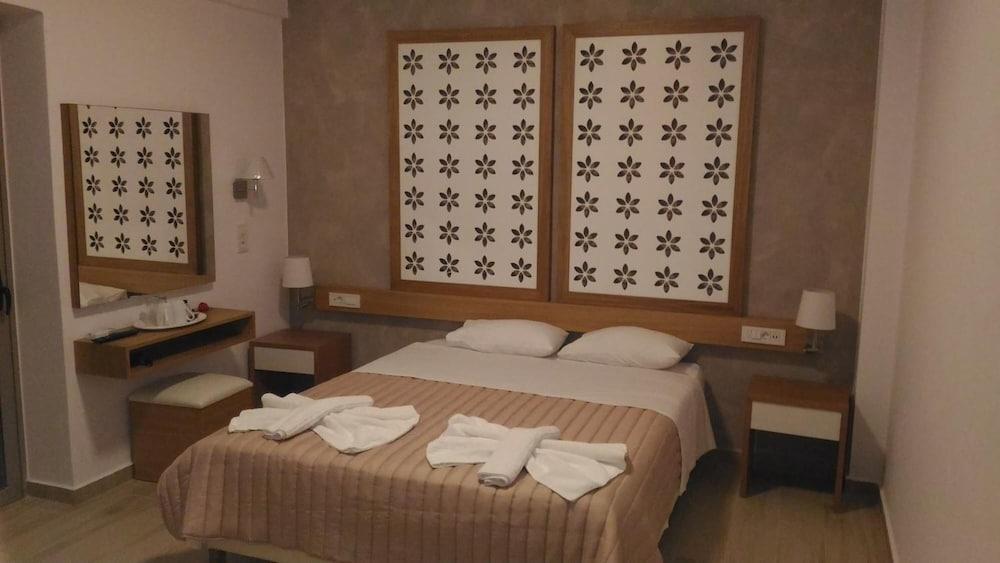 Hotel Aghas Paleochora Екстериор снимка
