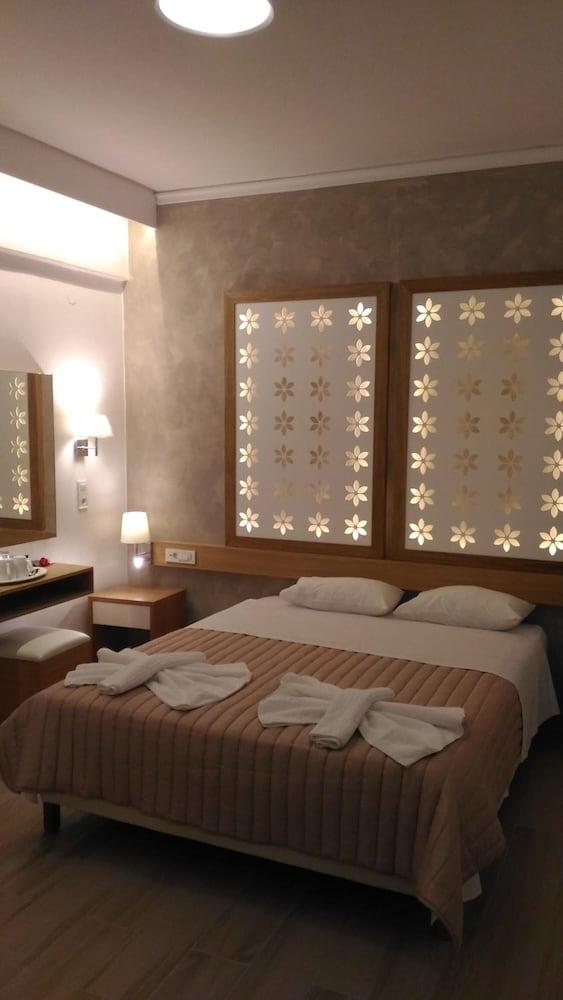 Hotel Aghas Paleochora Екстериор снимка