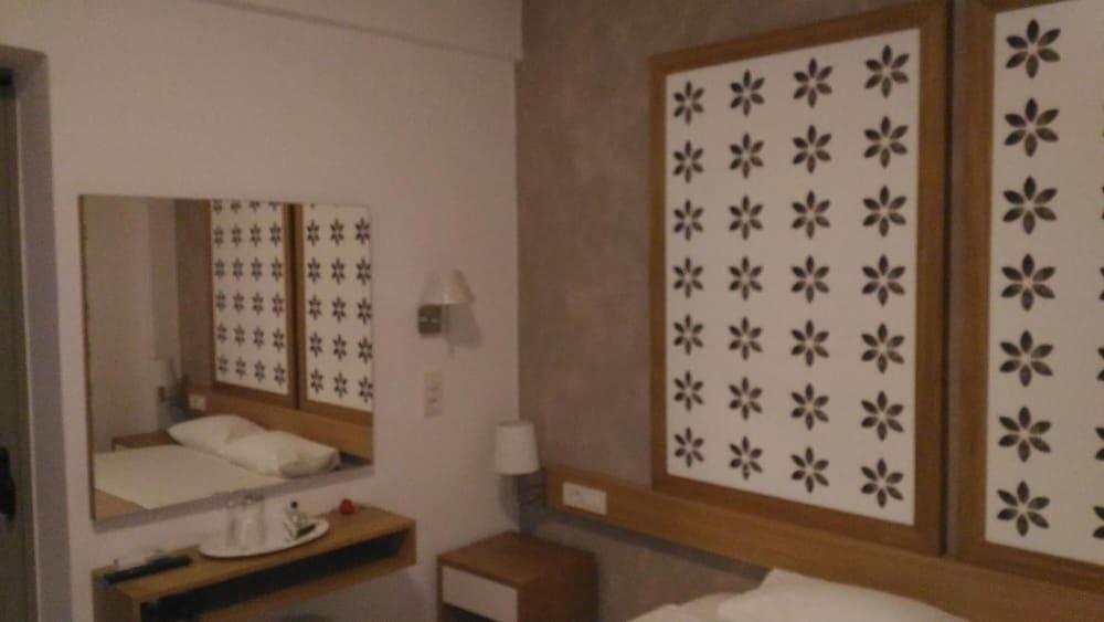 Hotel Aghas Paleochora Екстериор снимка