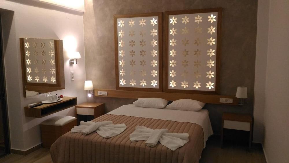 Hotel Aghas Paleochora Екстериор снимка