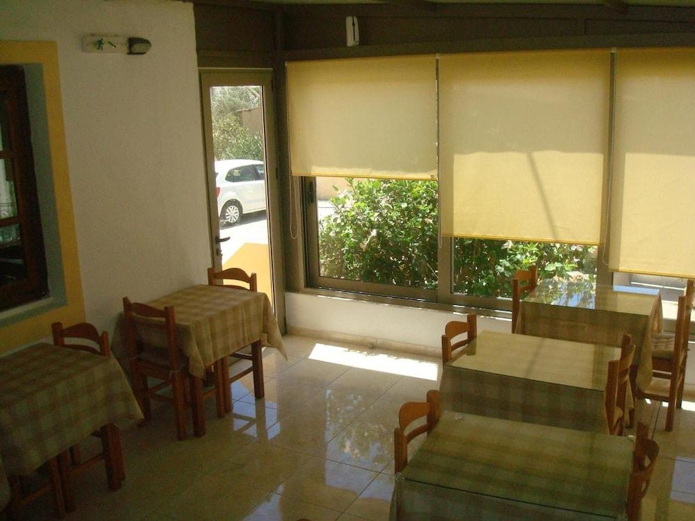 Hotel Aghas Paleochora Екстериор снимка
