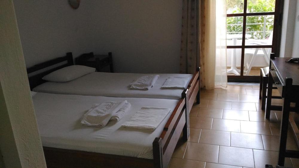Hotel Aghas Paleochora Екстериор снимка